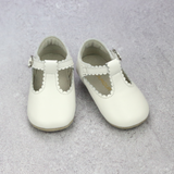 L'Amour Infant Girls White Leather Elodie Scalloped T-Strap Crib Shoe